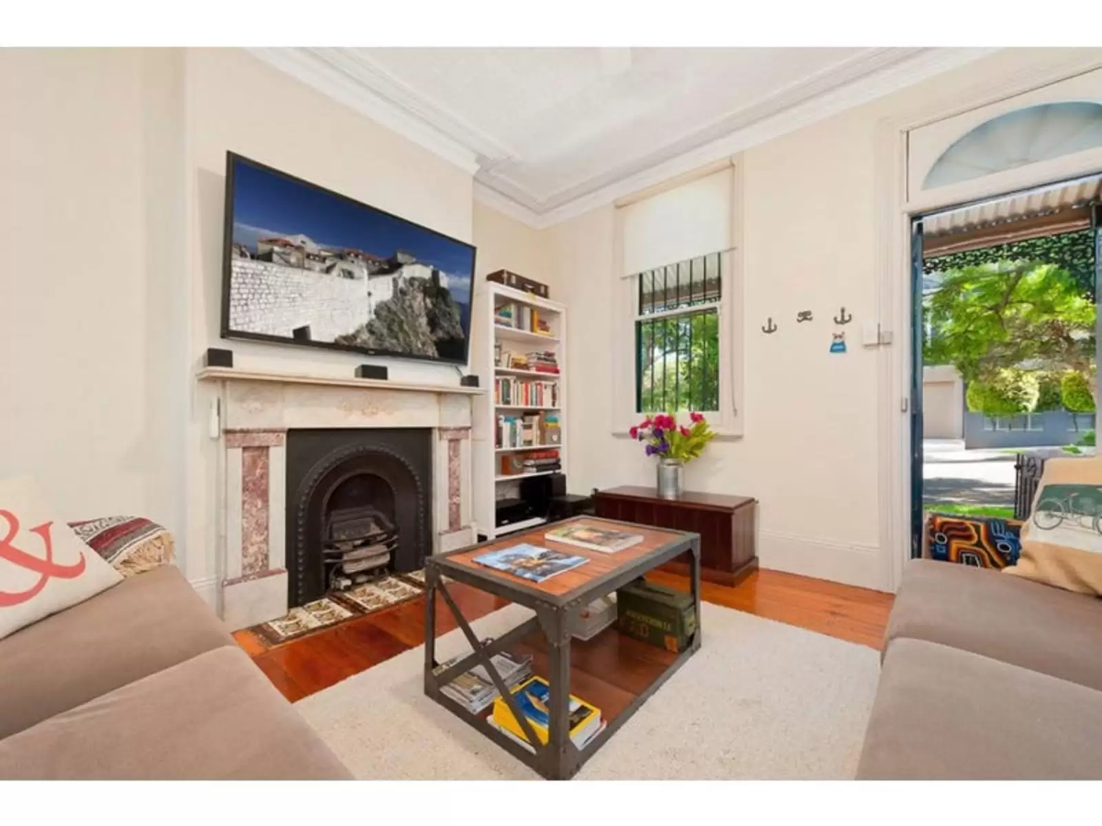 38 Day Street, Leichhardt Leased by Sydney Sotheby's International Realty - image 1