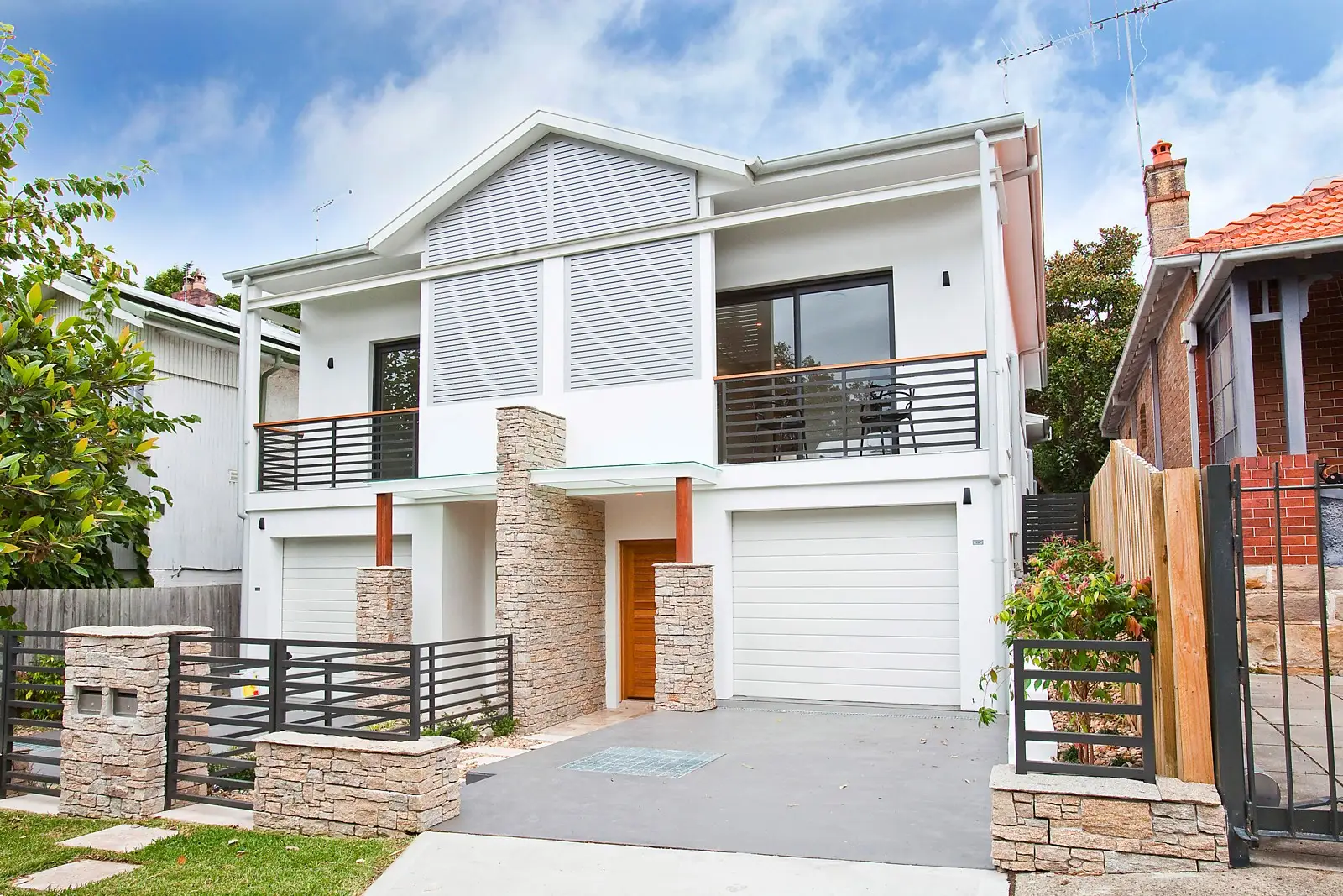 64 Lamrock Avenue, Bondi Beach Sold by Sydney Sotheby's International Realty - image 2