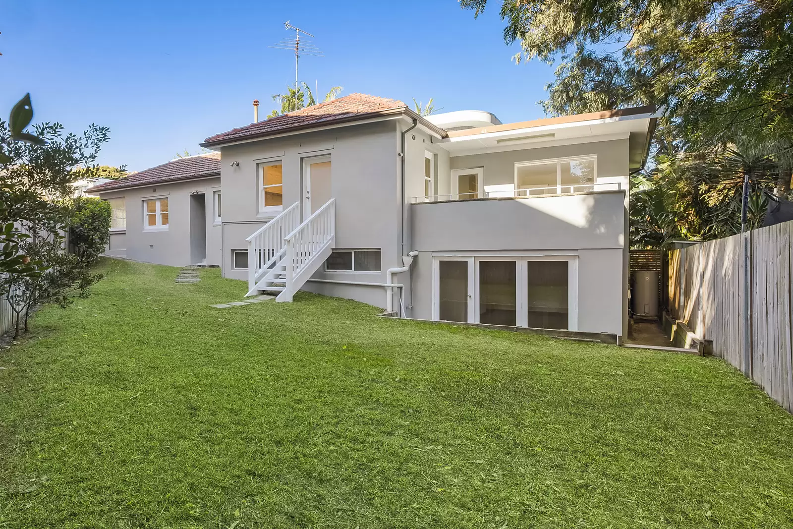 4 Bay Street, Coogee Sold by Sydney Sotheby's International Realty - image 1