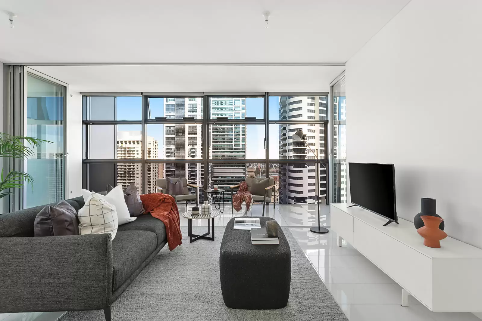 4206/101 Bathurst Street, Sydney Sold by Sydney Sotheby's International Realty - image 3