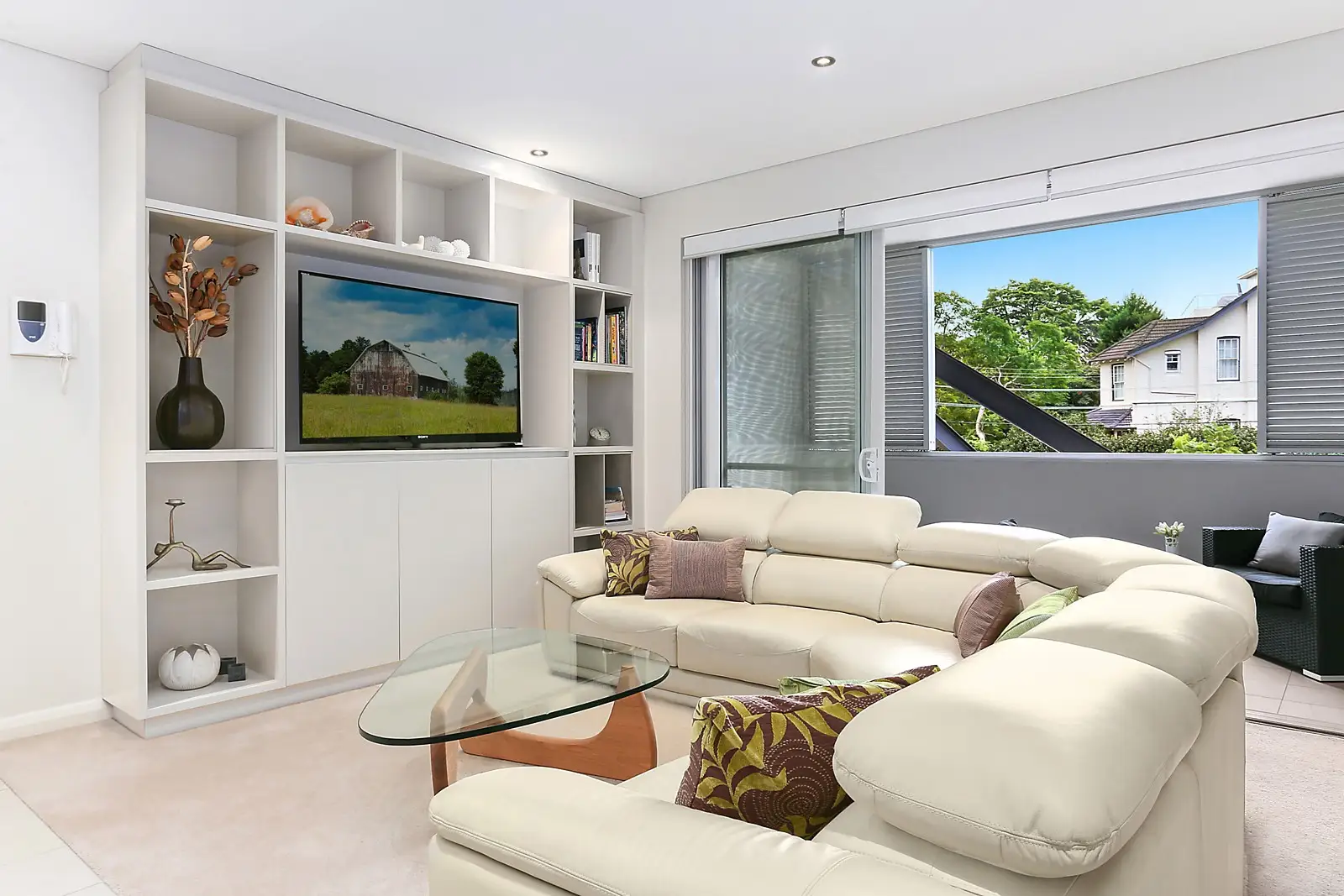202/657 Pacific Highway, Killara Sold by Sydney Sotheby's International Realty - image 2