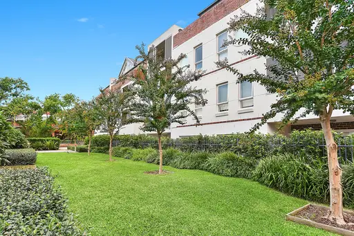 202/657 Pacific Highway, Killara Sold by Sydney Sotheby's International Realty