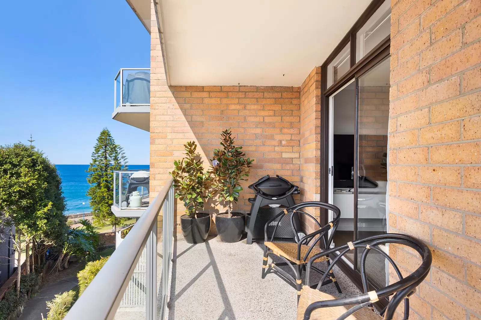 4/23-25 Vicar Street, Coogee Sold by Sydney Sotheby's International Realty - image 1