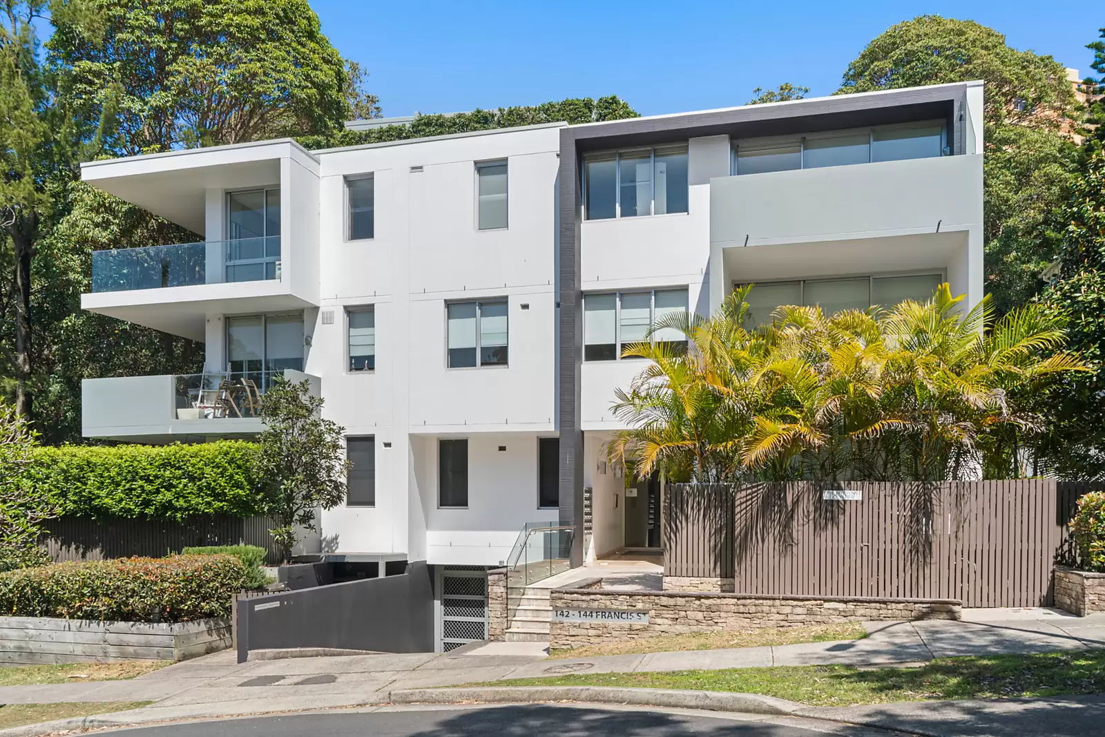 3/142-144 Francis Street, Bondi Beach Sold by Sydney Sotheby's International Realty - image 2