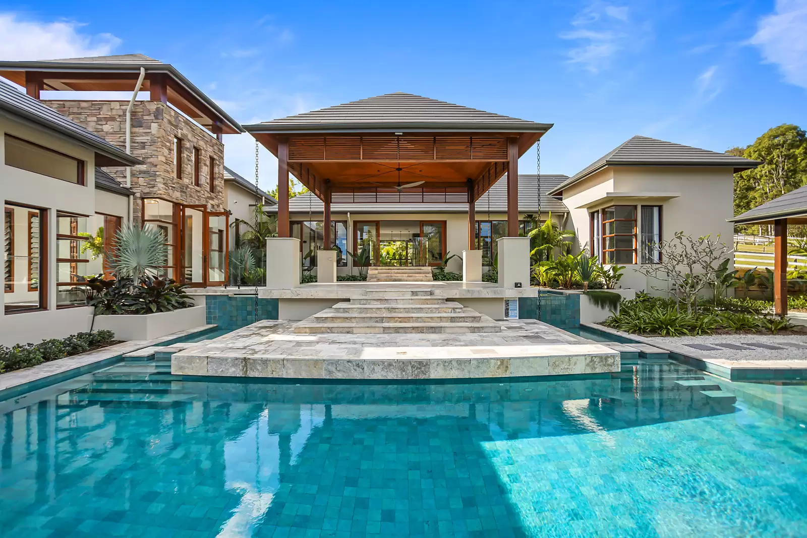 48 Huntington Drive, Maudsland Sold by Sydney Sotheby's International Realty - image 2
