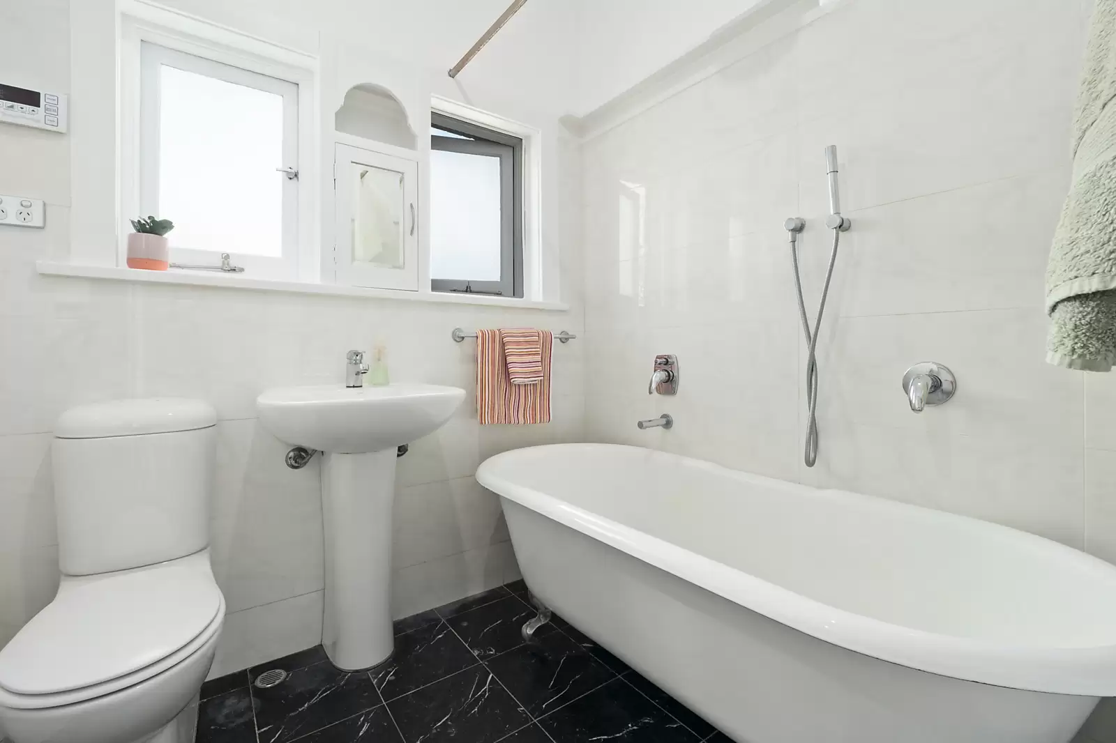 6/59 Gould Street, Bondi Beach Sold by Sydney Sotheby's International Realty - image 9