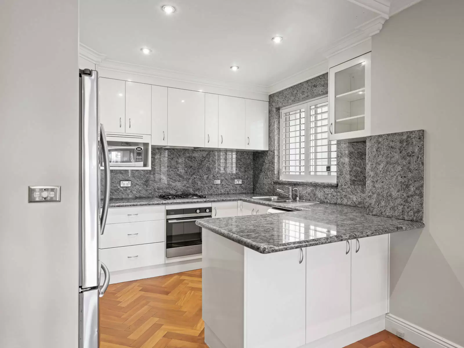 2/22 Etham Avenue, Darling Point Leased by Sydney Sotheby's International Realty - image 3