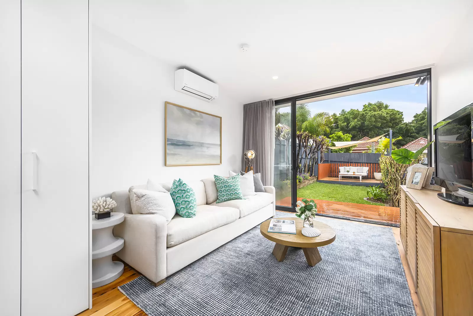 8 Stephen Street, Bondi Sold by Sydney Sotheby's International Realty - image 2