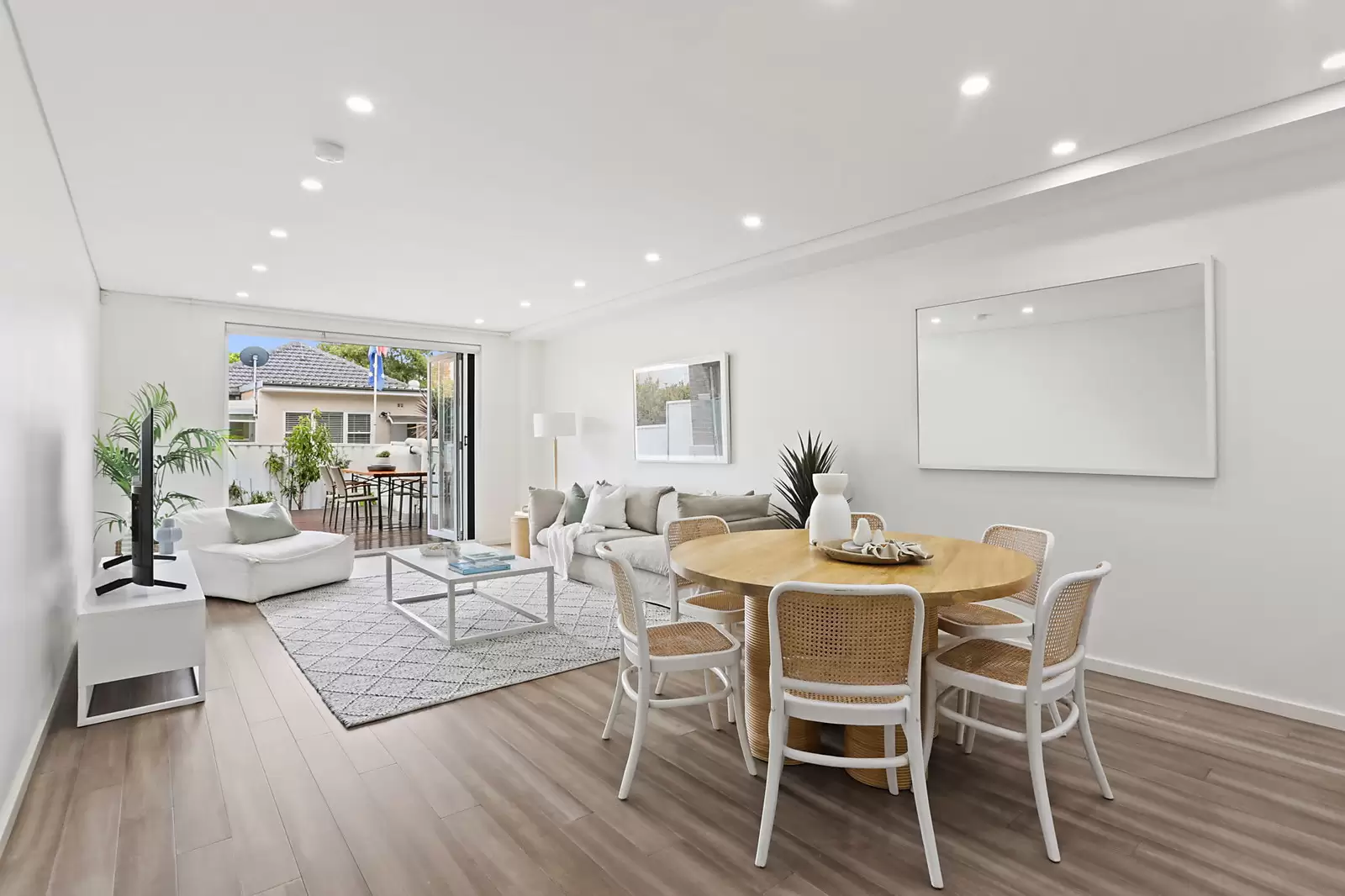 82 Glanfield Street, Maroubra Sold by Sydney Sotheby's International Realty - image 2