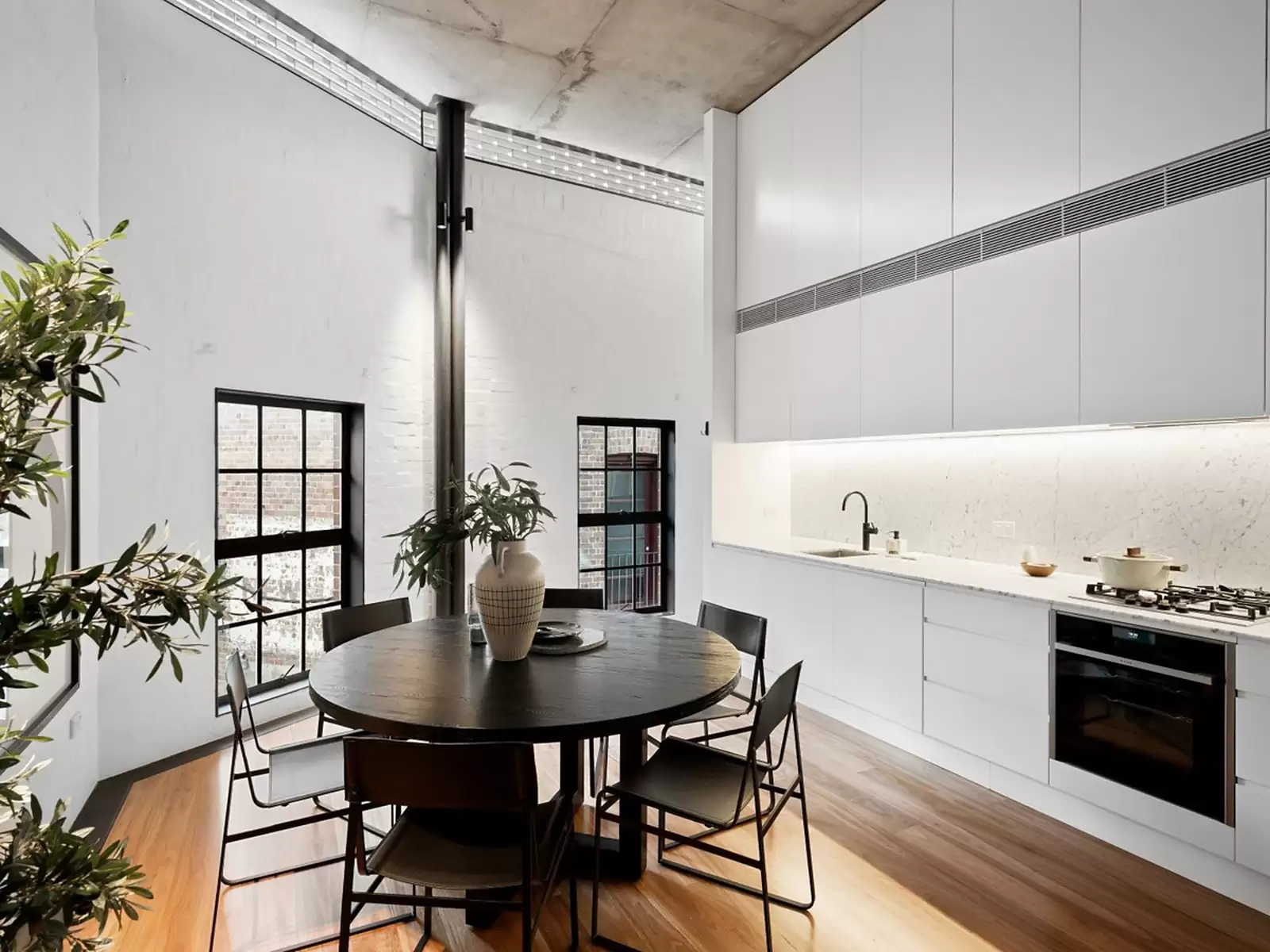 2 Printers Lane, Darlinghurst Sold by Sydney Sotheby's International Realty - image 3