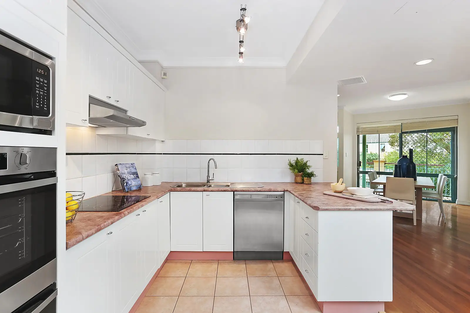 4/80 Icasia Lane (enter Via Magney Lane), Woollahra Sold by Sydney Sotheby's International Realty - image 3