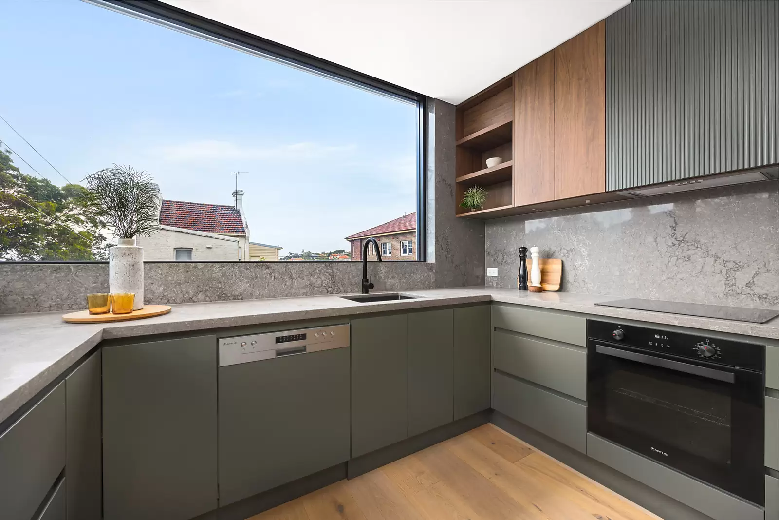 4/69-73 MacPherson Street, Waverley Sold by Sydney Sotheby's International Realty - image 3