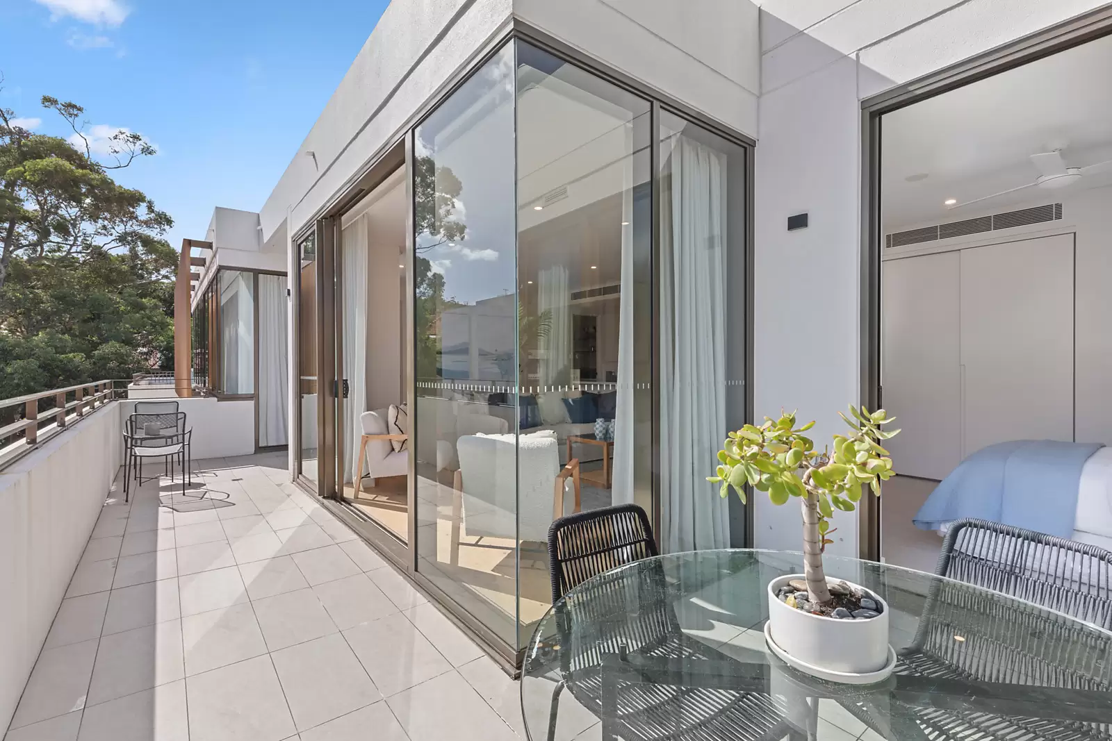 305/105 Wellington Street, Bondi Beach Sold by Sydney Sotheby's International Realty - image 1