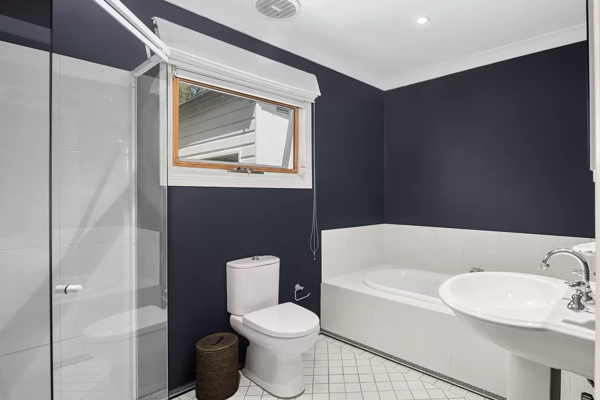 29-31 Merrigang Street, Bowral Sold by Sydney Sotheby's International Realty - image 15