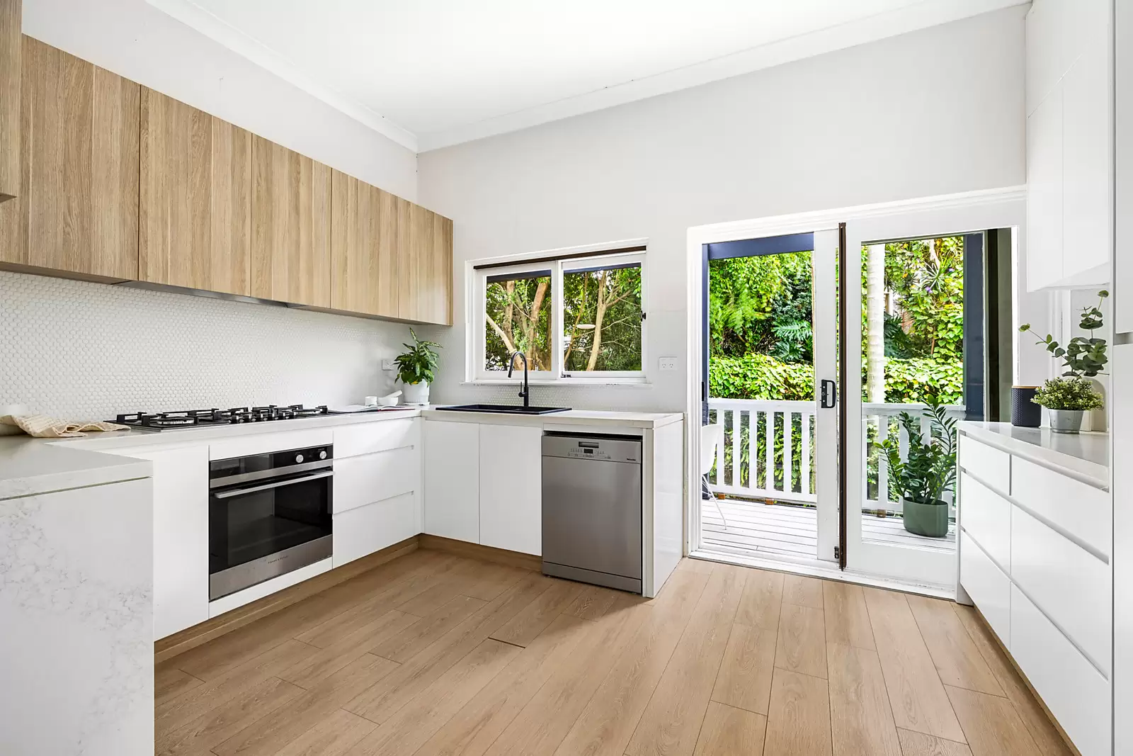 5/75-77 Dolphin Street, Coogee Sold by Sydney Sotheby's International Realty - image 2