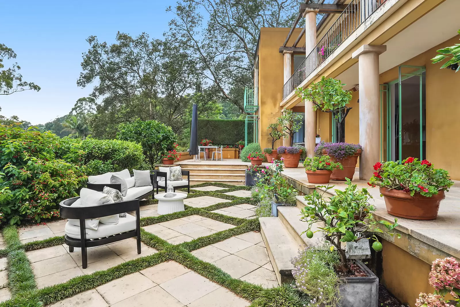 17 Milton Avenue, Woollahra Sold by Sydney Sotheby's International Realty - image 1