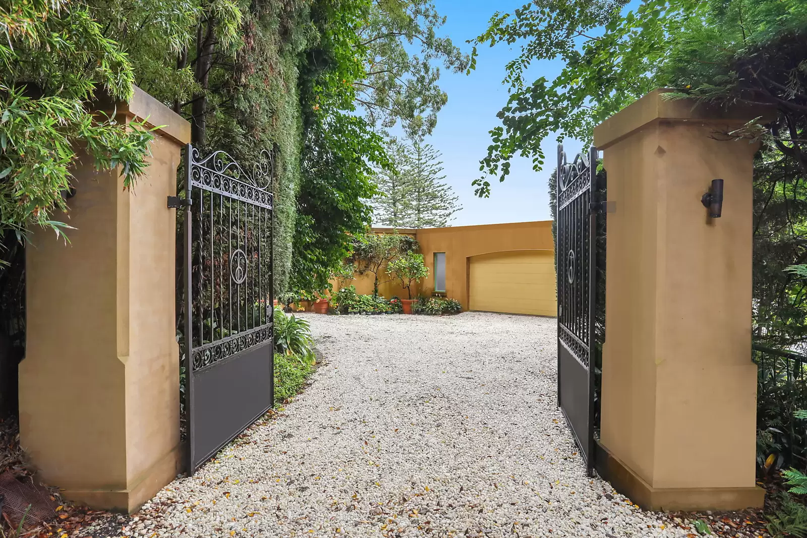 17 Milton Avenue, Woollahra Sold by Sydney Sotheby's International Realty - image 3