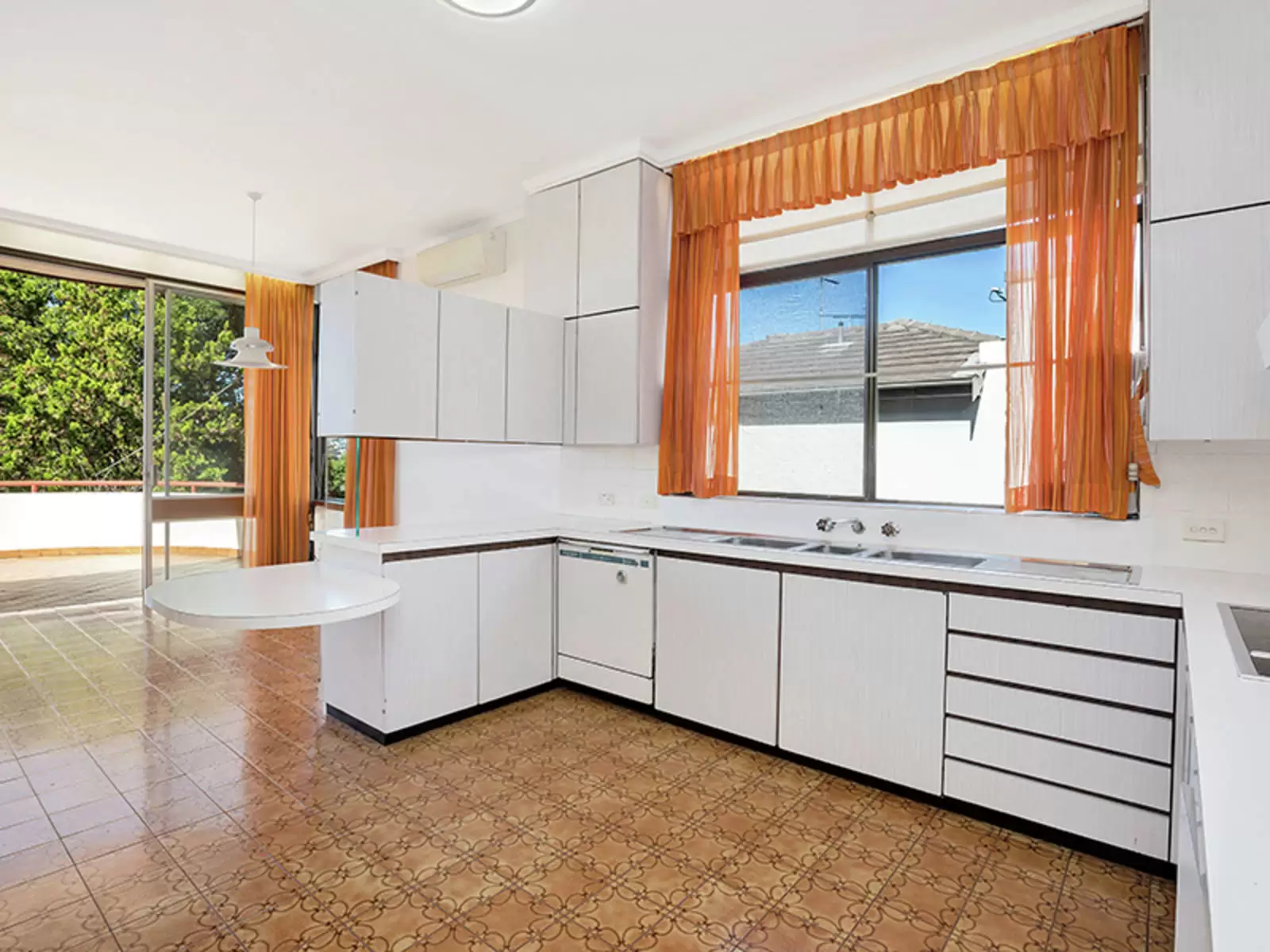 2 Blaxland Road, Bellevue Hill Leased by Sydney Sotheby's International Realty - image 7