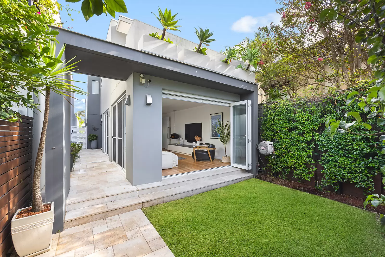 13 Read Street, Bronte Sold by Sydney Sotheby's International Realty - image 2
