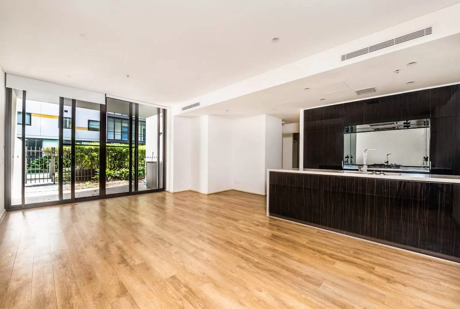 215/1 George Julius Avenue, Zetland Leased by Sydney Sotheby's International Realty - image 1