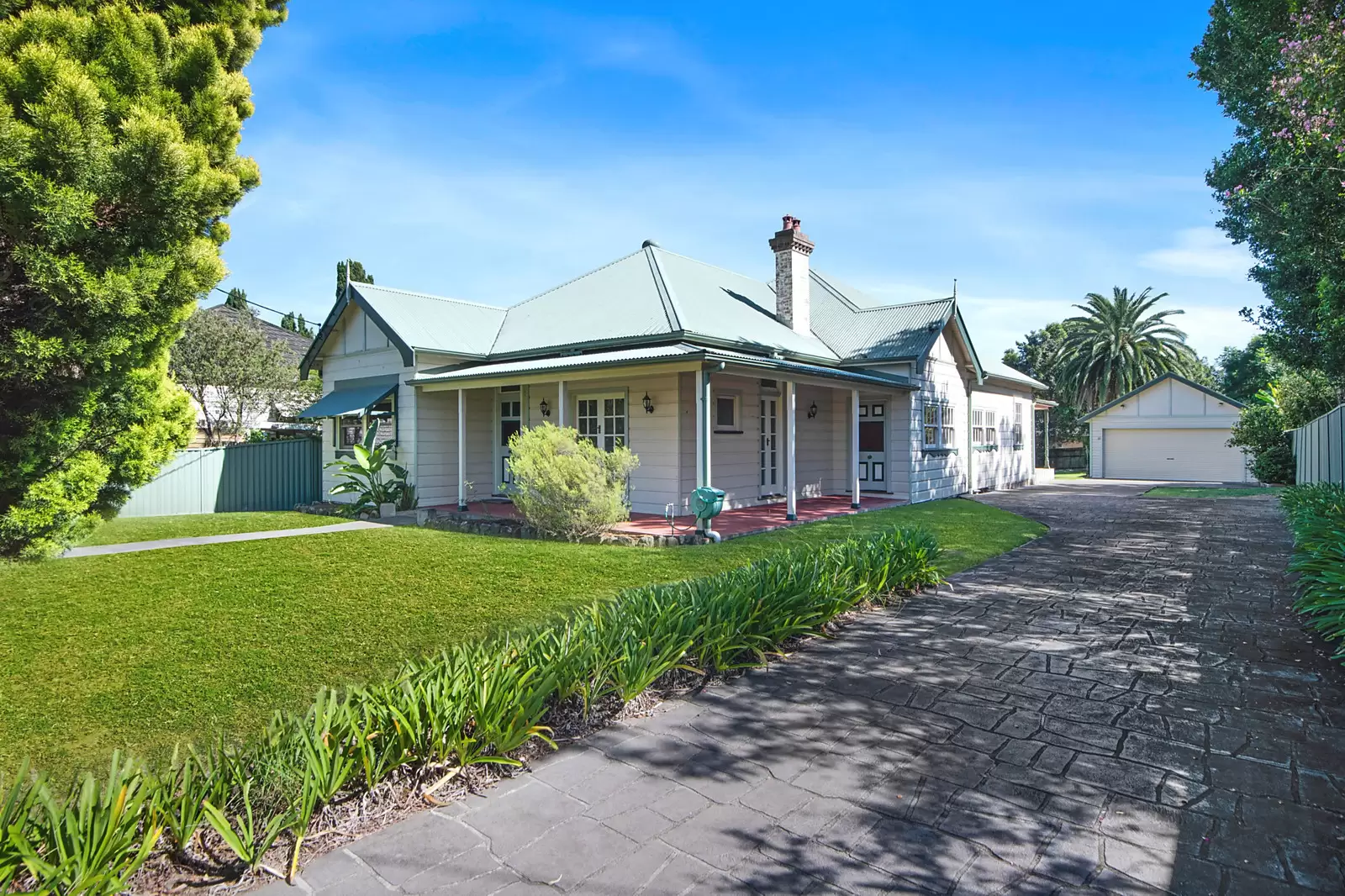 11 Hammers Road, Northmead Sold by Sydney Sotheby's International Realty - image 1