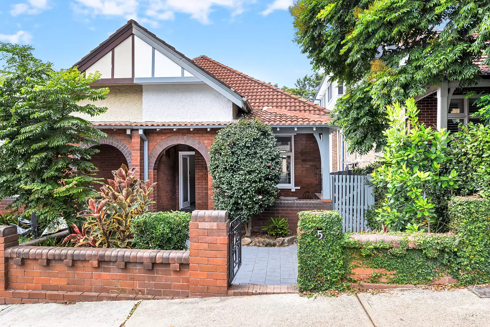 5 Castlefield Street, Bondi Sold by Sydney Sotheby's International Realty - image 3