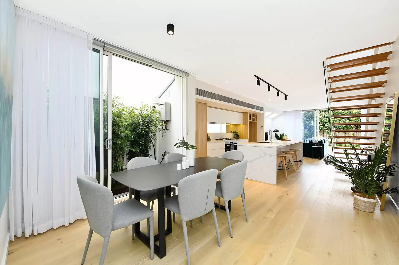 13 Winchester Road, Clovelly Sold by Sydney Sotheby's International Realty - image 1