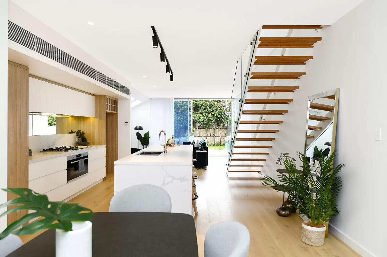 13 Winchester Road, Clovelly Sold by Sydney Sotheby's International Realty - image 2