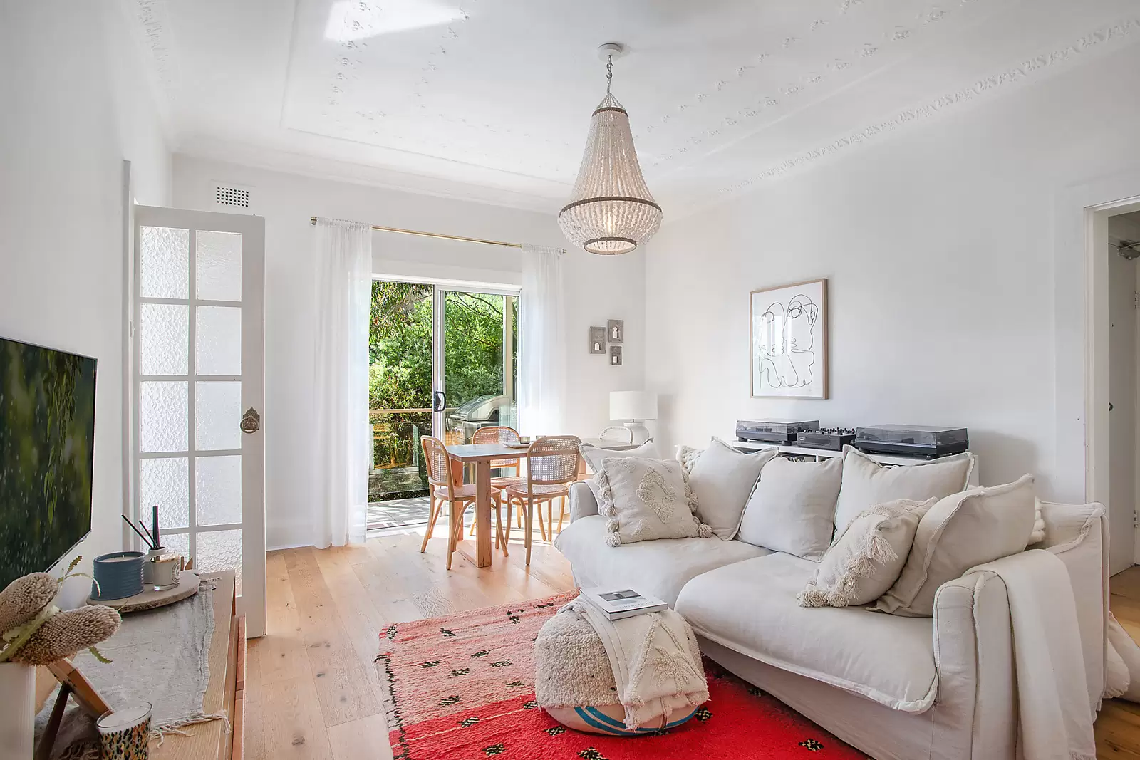 8/136 Coogee Bay Road, Coogee Sold by Sydney Sotheby's International Realty - image 2