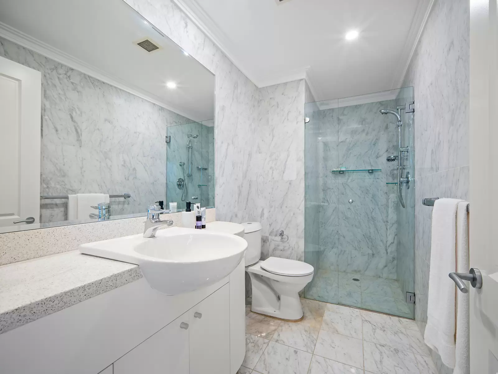 2/29 Sutherland Crescent, Darling Point Sold by Sydney Sotheby's International Realty - image 14