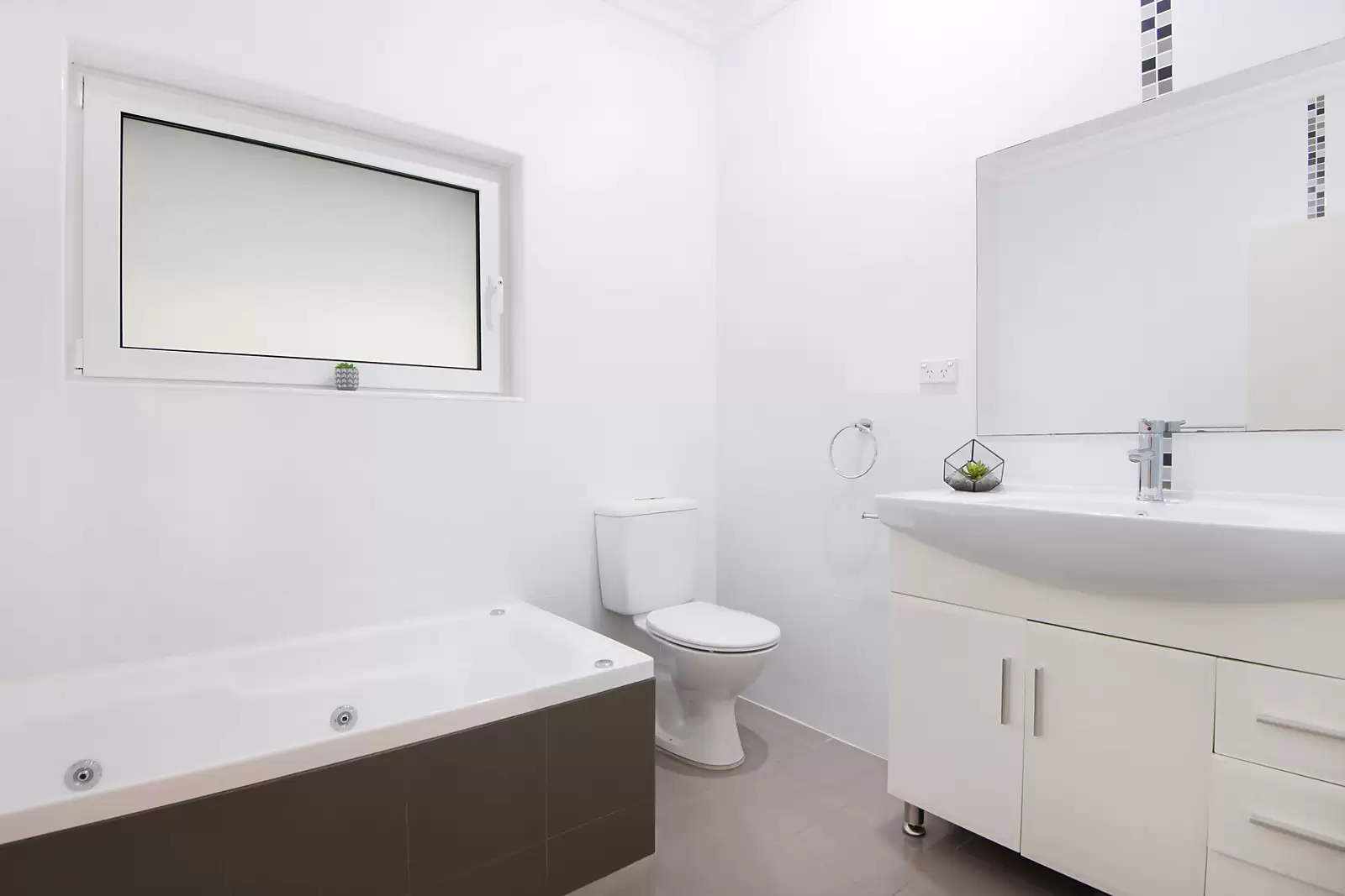 16A Mavis Avenue, Peakhurst Sold by Sydney Sotheby's International Realty - image 9