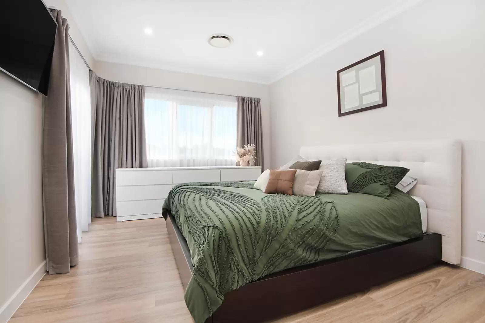 16A Mavis Avenue, Peakhurst Sold by Sydney Sotheby's International Realty - image 7
