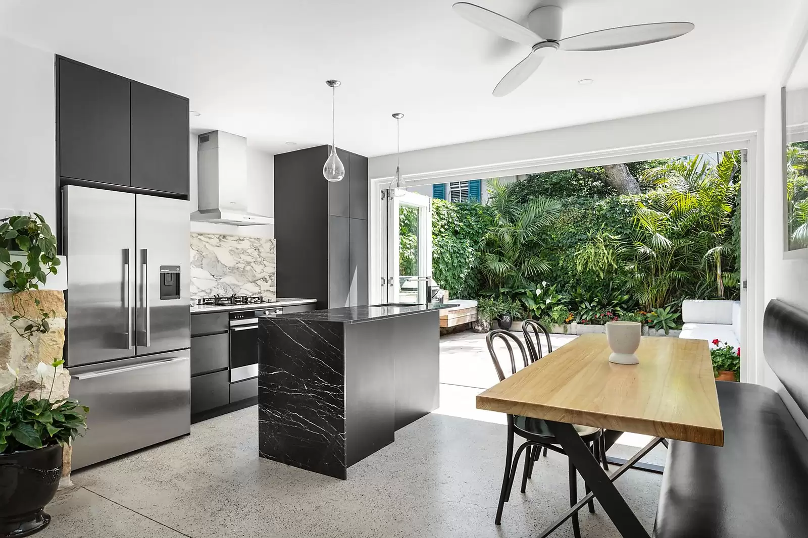 28 Caledonia Street, Paddington Sold by Sydney Sotheby's International Realty - image 2
