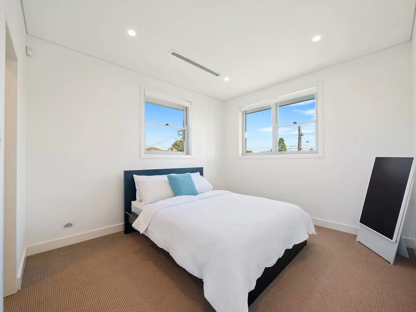1 Tuross Avenue, Sylvania Waters Sold by Sydney Sotheby's International Realty - image 17