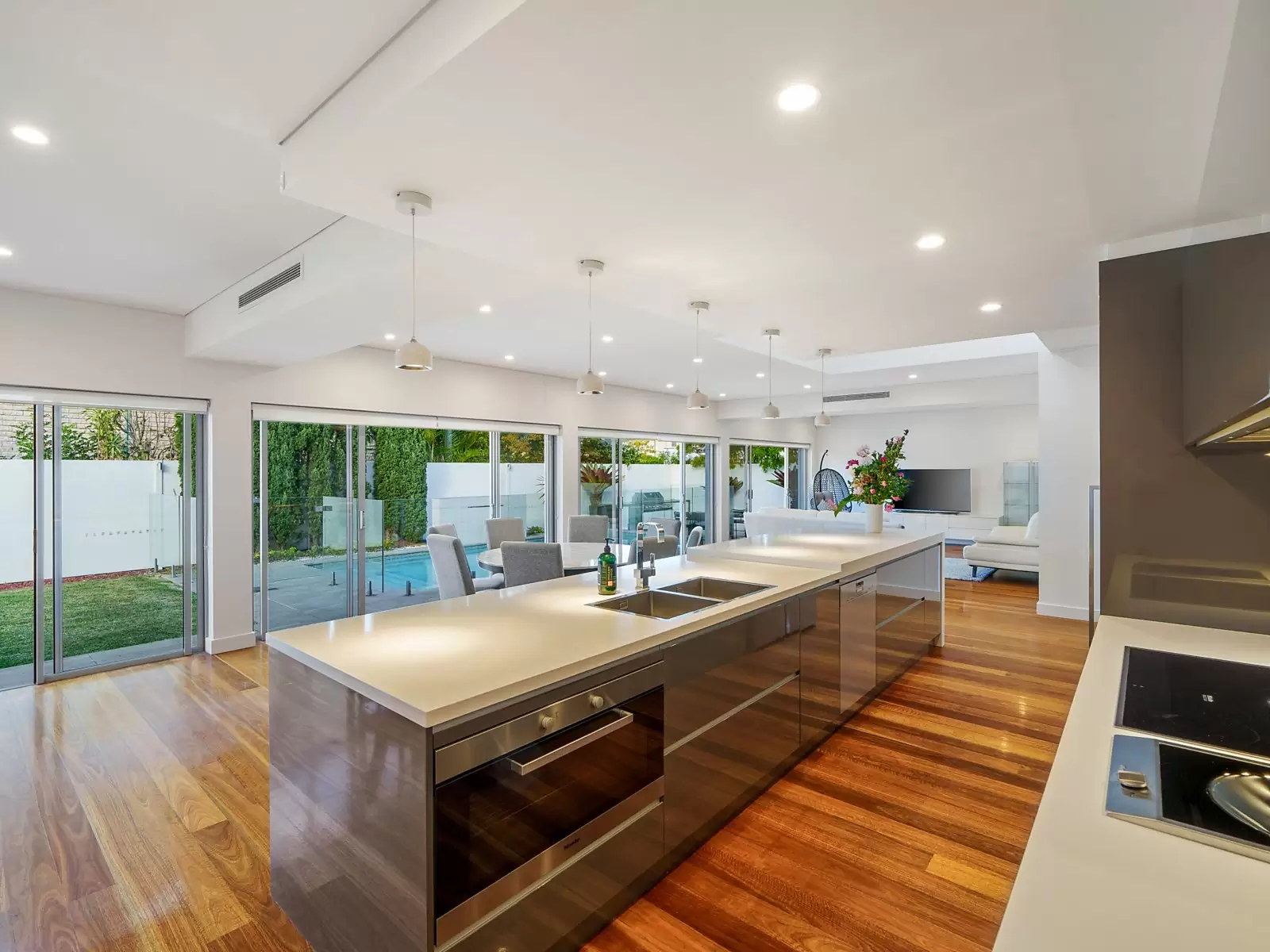 1 Tuross Avenue, Sylvania Waters Sold by Sydney Sotheby's International Realty - image 6