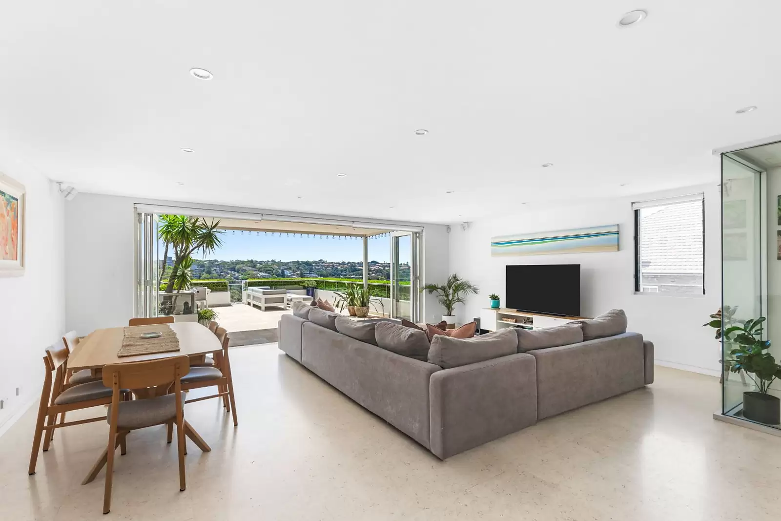 4/43 Coogee Bay Road, Randwick Sold by Sydney Sotheby's International Realty - image 4