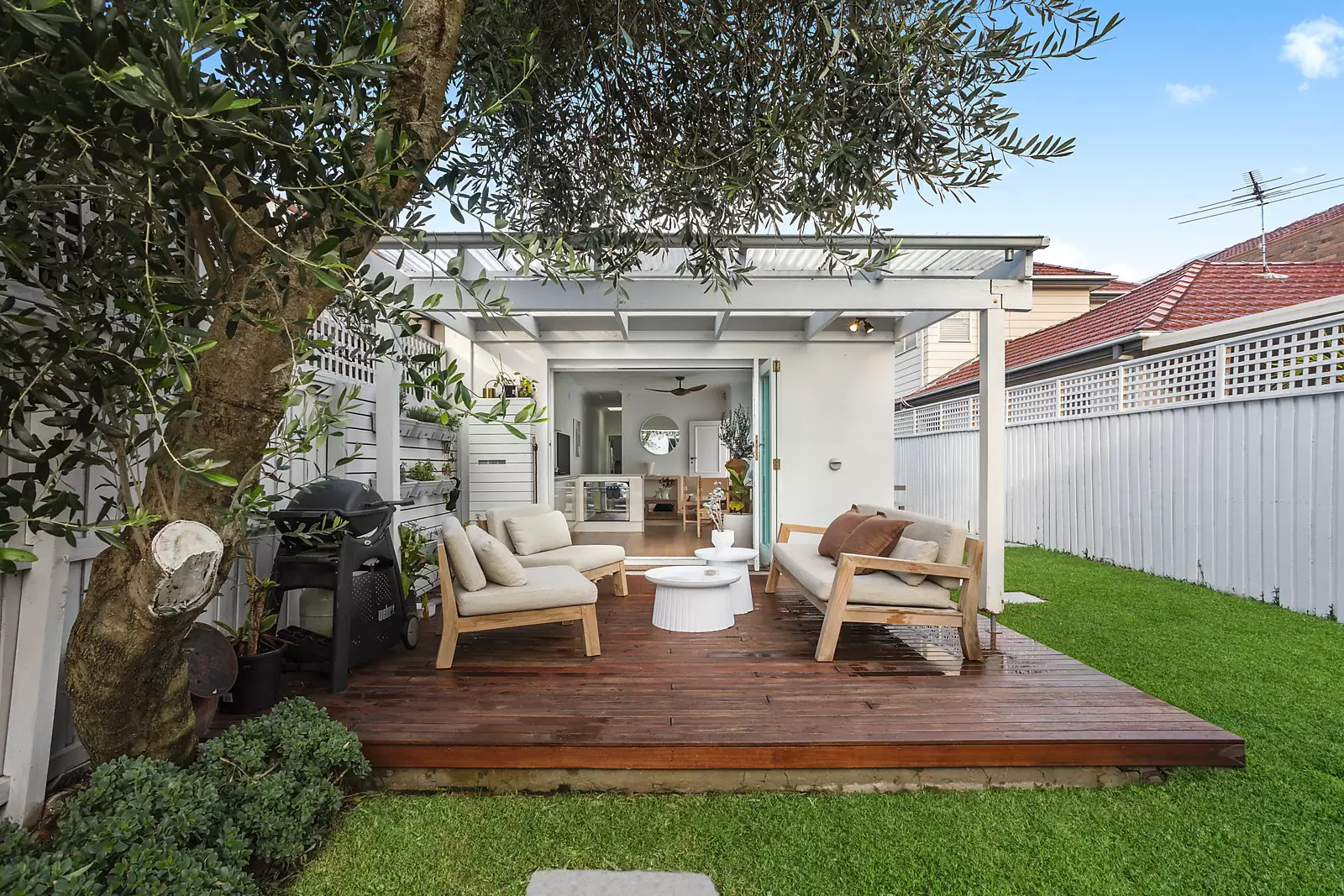 26 Garden Street, Maroubra Sold by Sydney Sotheby's International Realty - image 2
