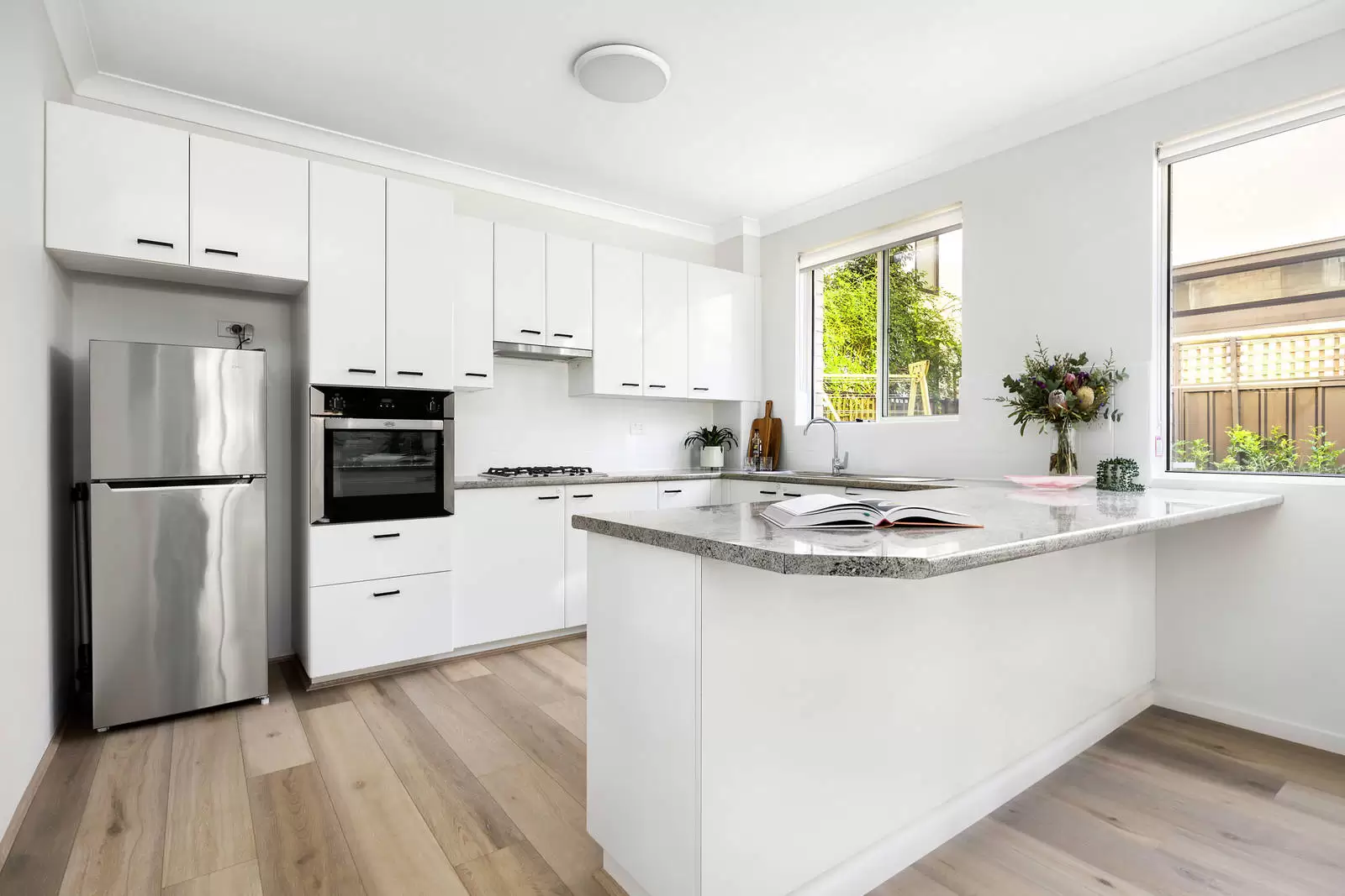 4/93-95 Coogee Bay Road, Coogee Sold by Sydney Sotheby's International Realty - image 4