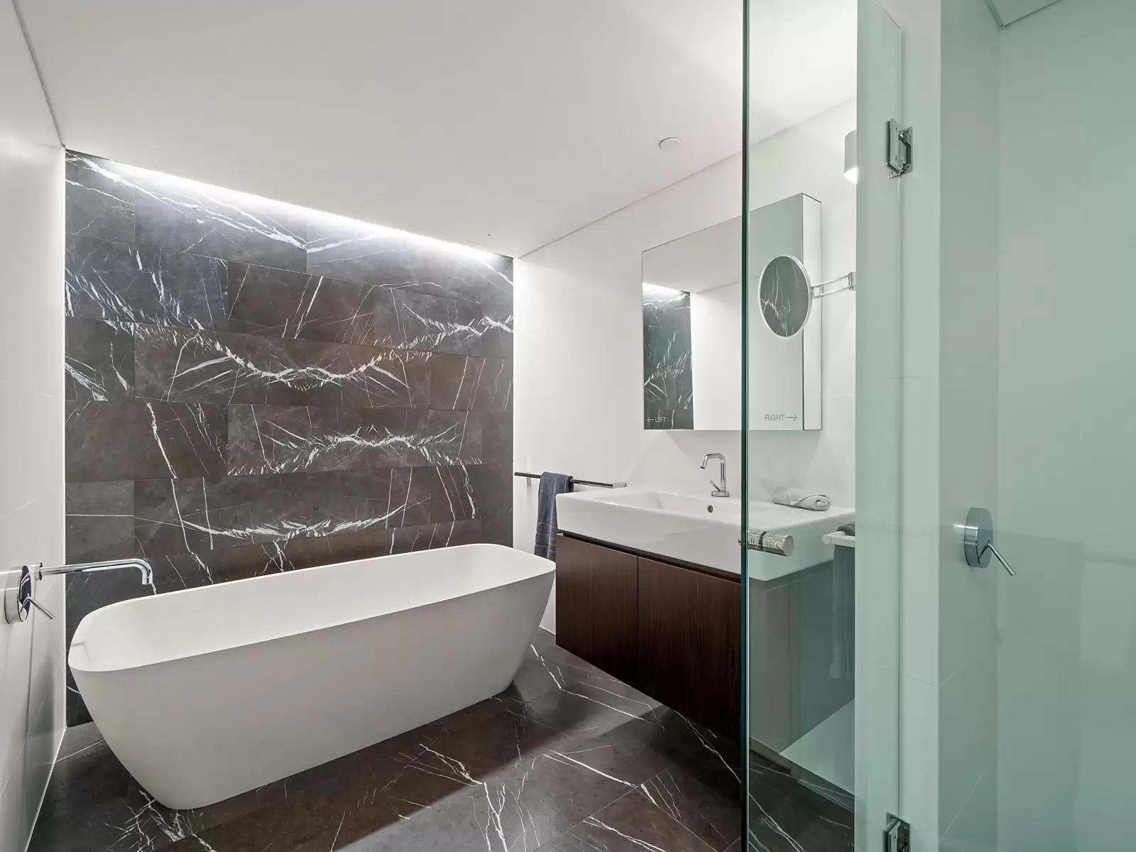 93/3 Macquarie Street, Sydney Sold by Sydney Sotheby's International Realty - image 11