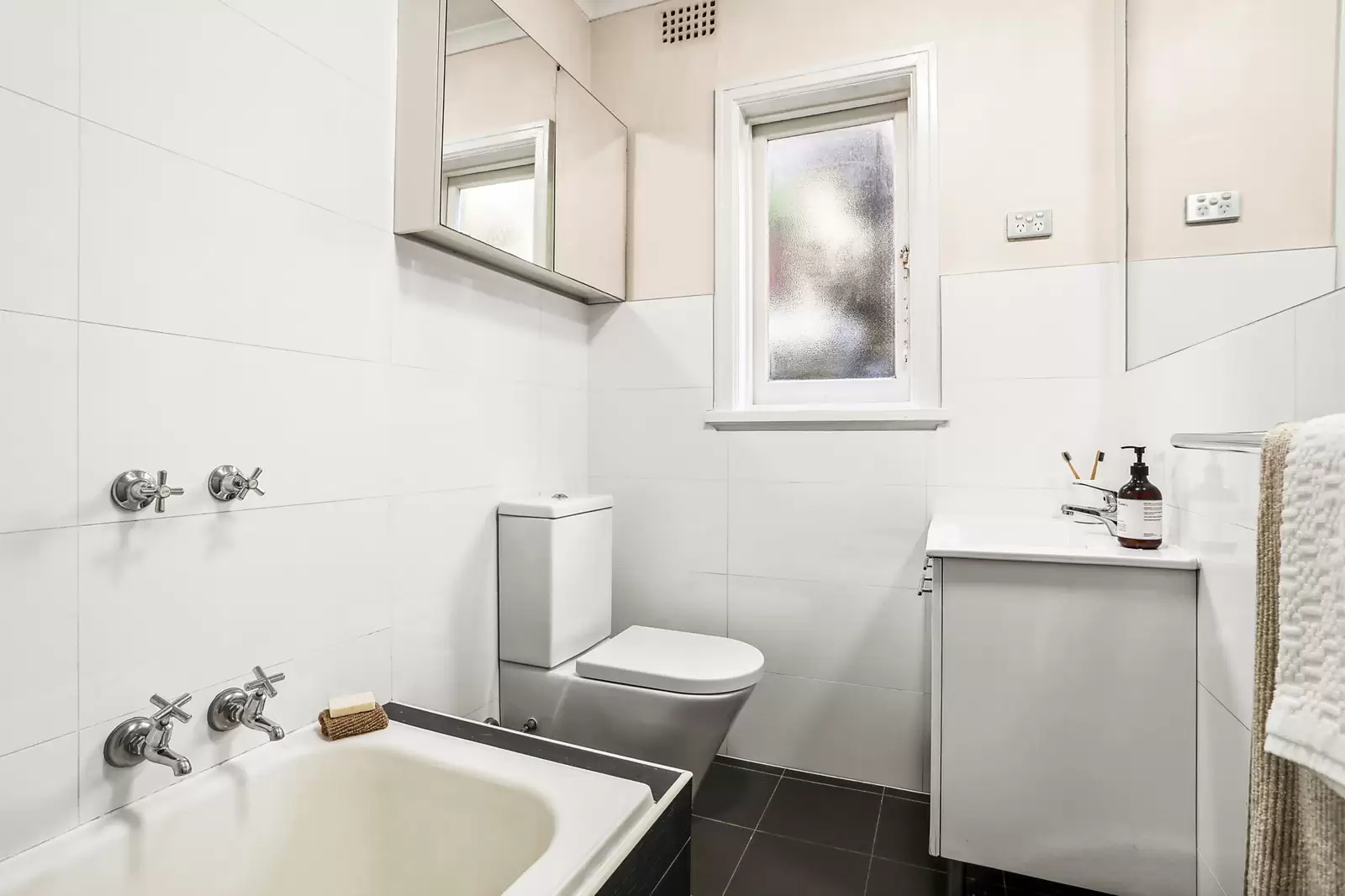 1/15 Ben Eden Street, Bondi Junction Sold by Sydney Sotheby's International Realty - image 5
