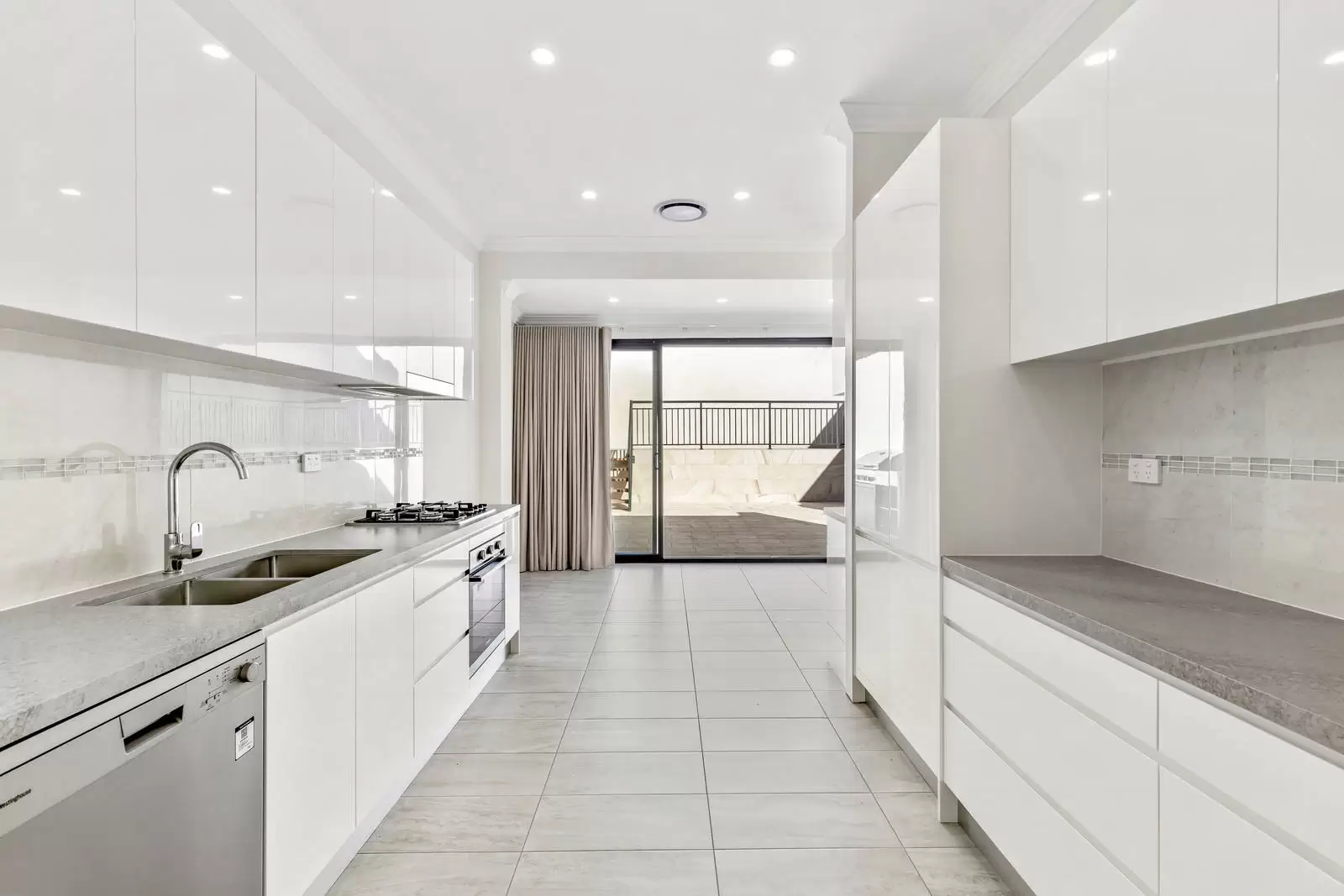 70 Edward Street, Bondi Leased by Sydney Sotheby's International Realty - image 3