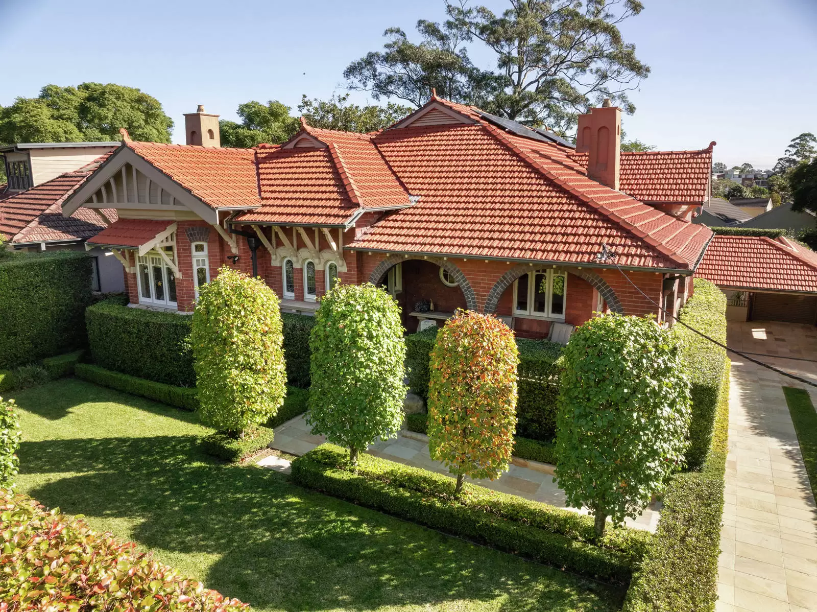 10 Powell Street, Killara Sold by Sydney Sotheby's International Realty - image 1