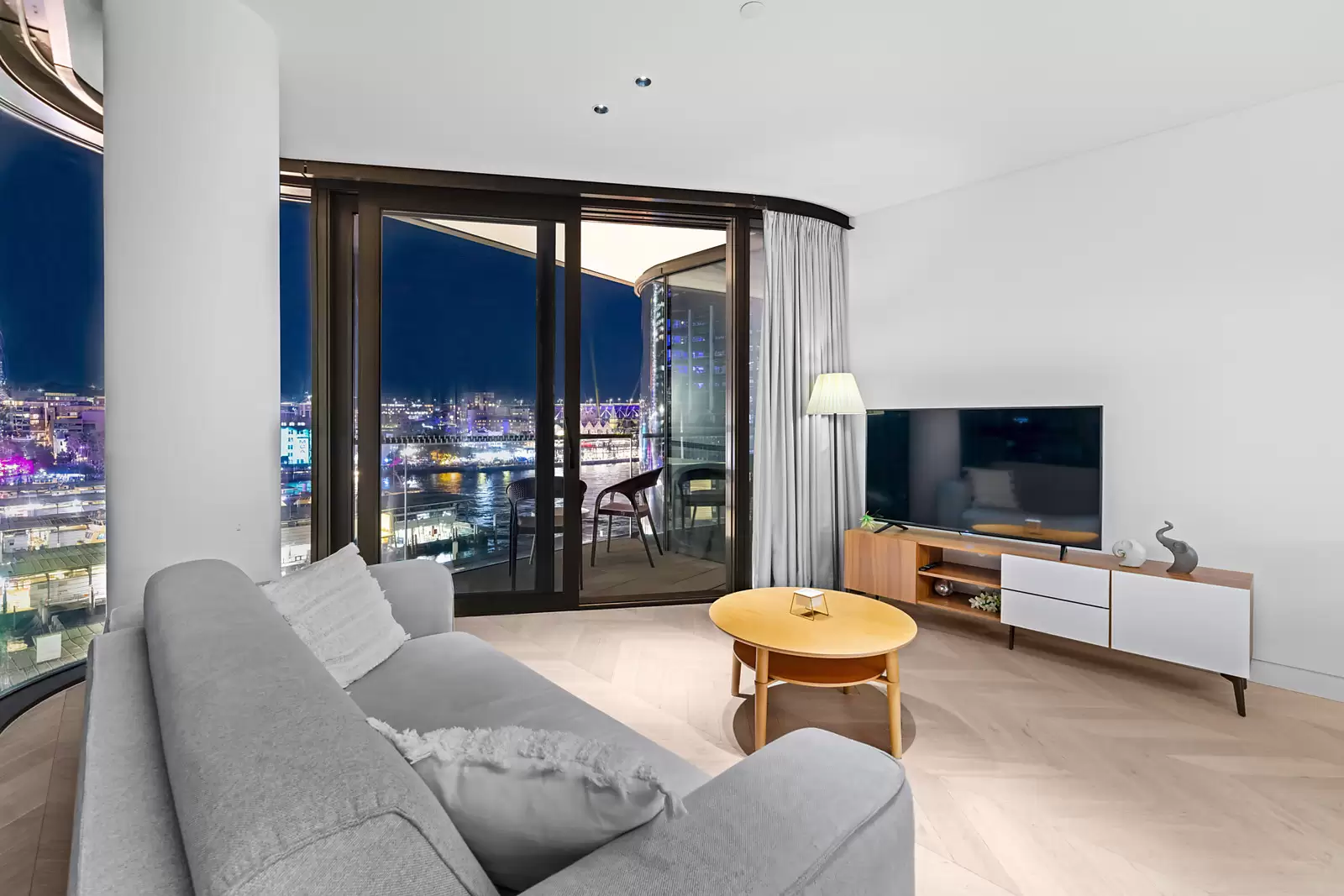 707/71 Macquarie Street, Sydney For Sale by Sydney Sotheby's International Realty - image 2