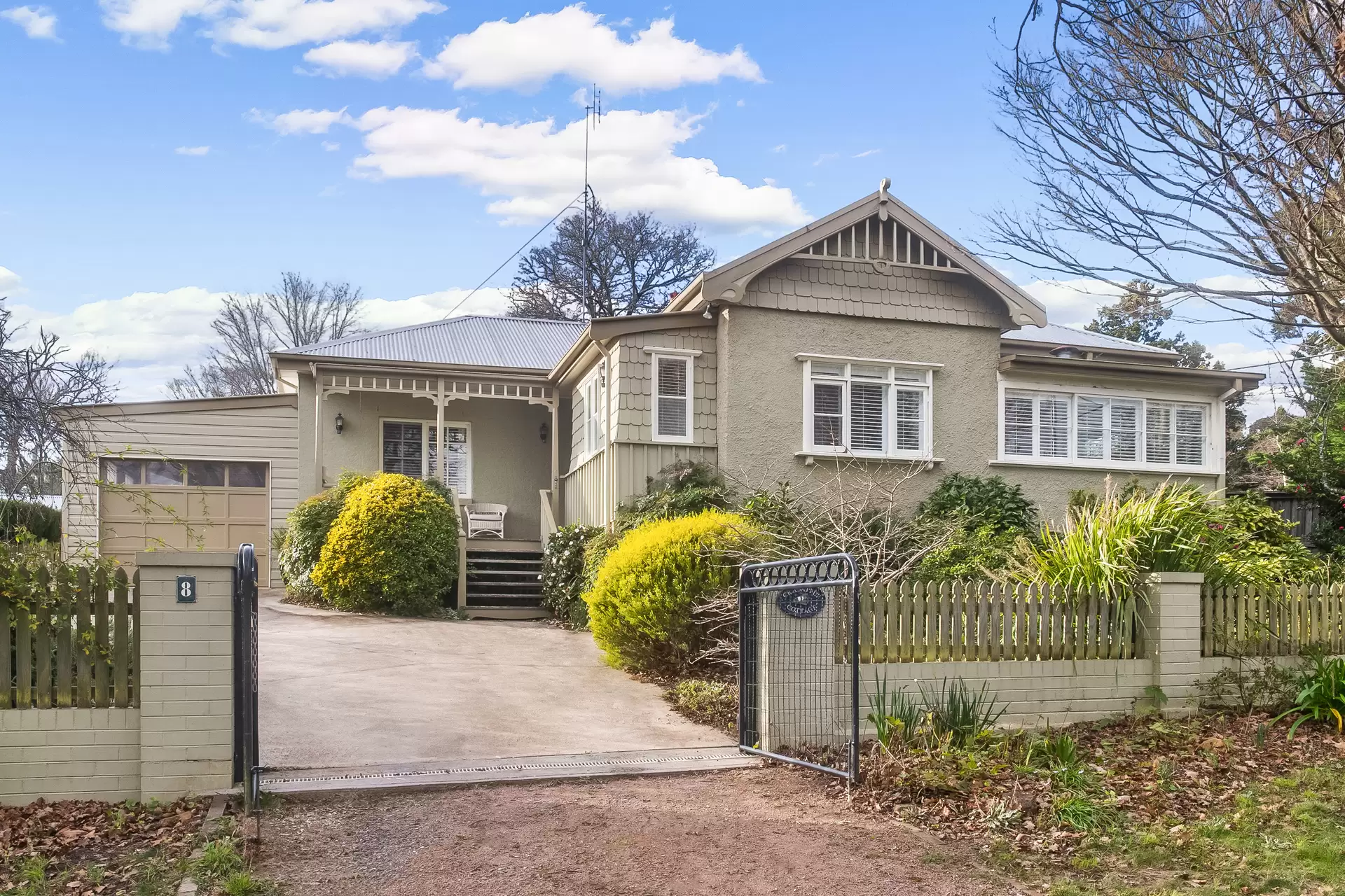 8 Wingecarribee Street, Berrima Sold by Sydney Sotheby's International Realty - image 1