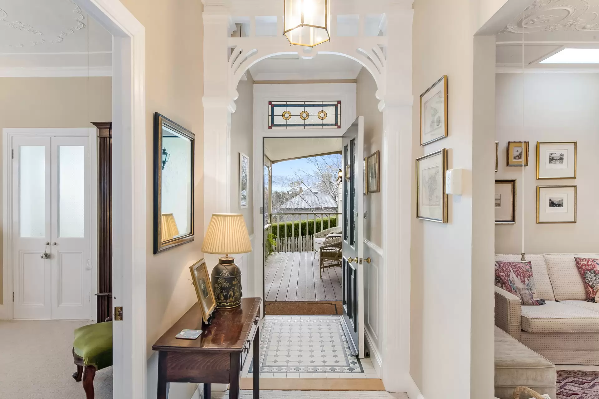 8 Wingecarribee Street, Berrima Sold by Sydney Sotheby's International Realty - image 2