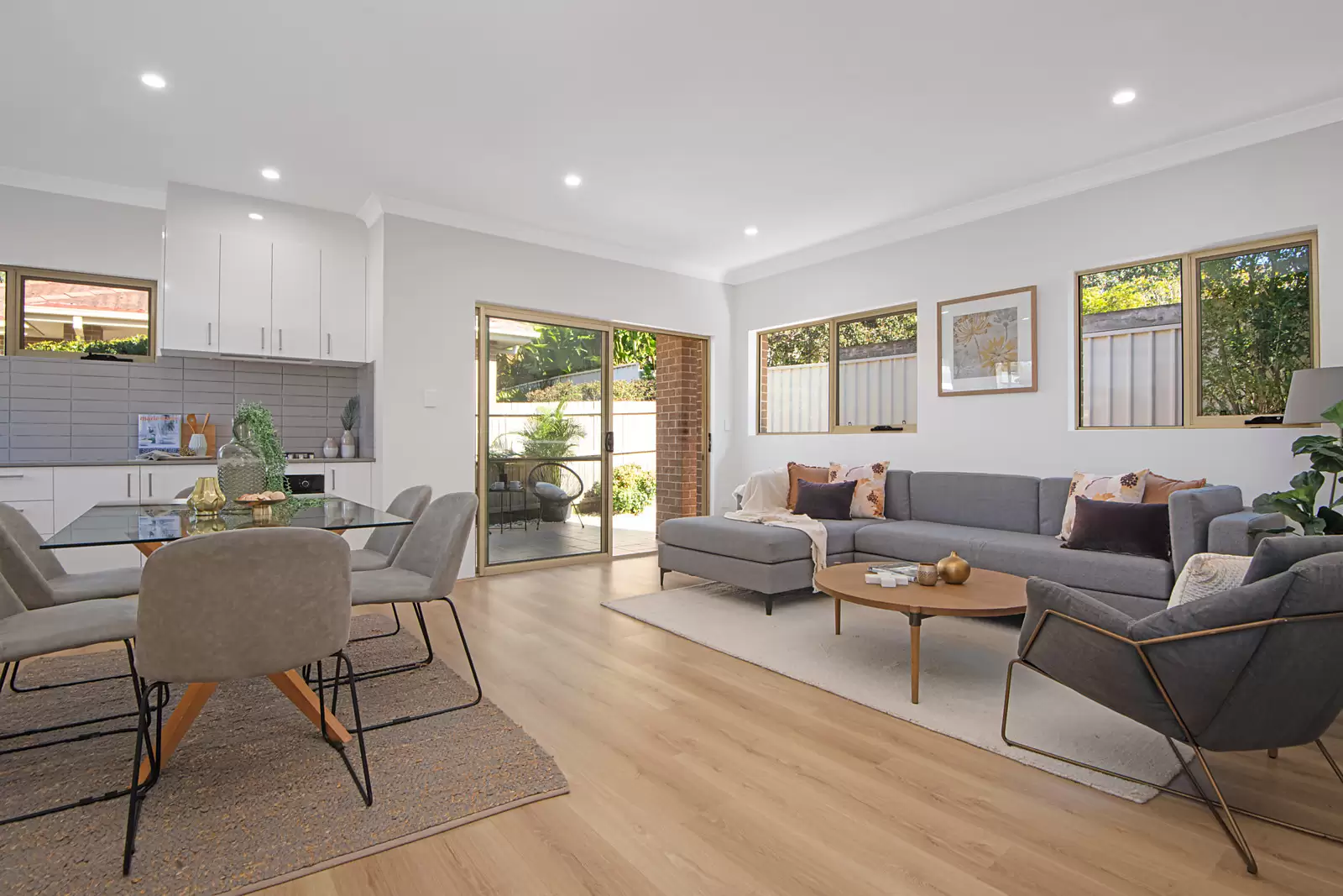 2/230 Kingsway, Caringbah South Sold by Sydney Sotheby's International Realty - image 1