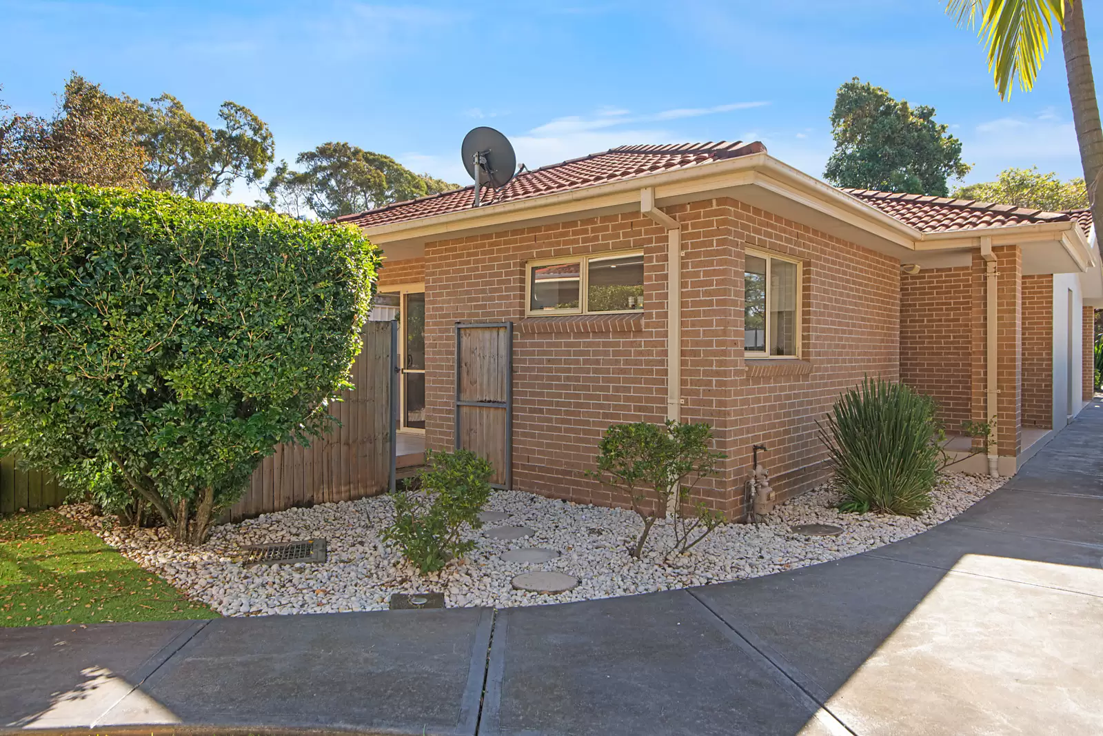 2/230 Kingsway, Caringbah South Sold by Sydney Sotheby's International Realty - image 2