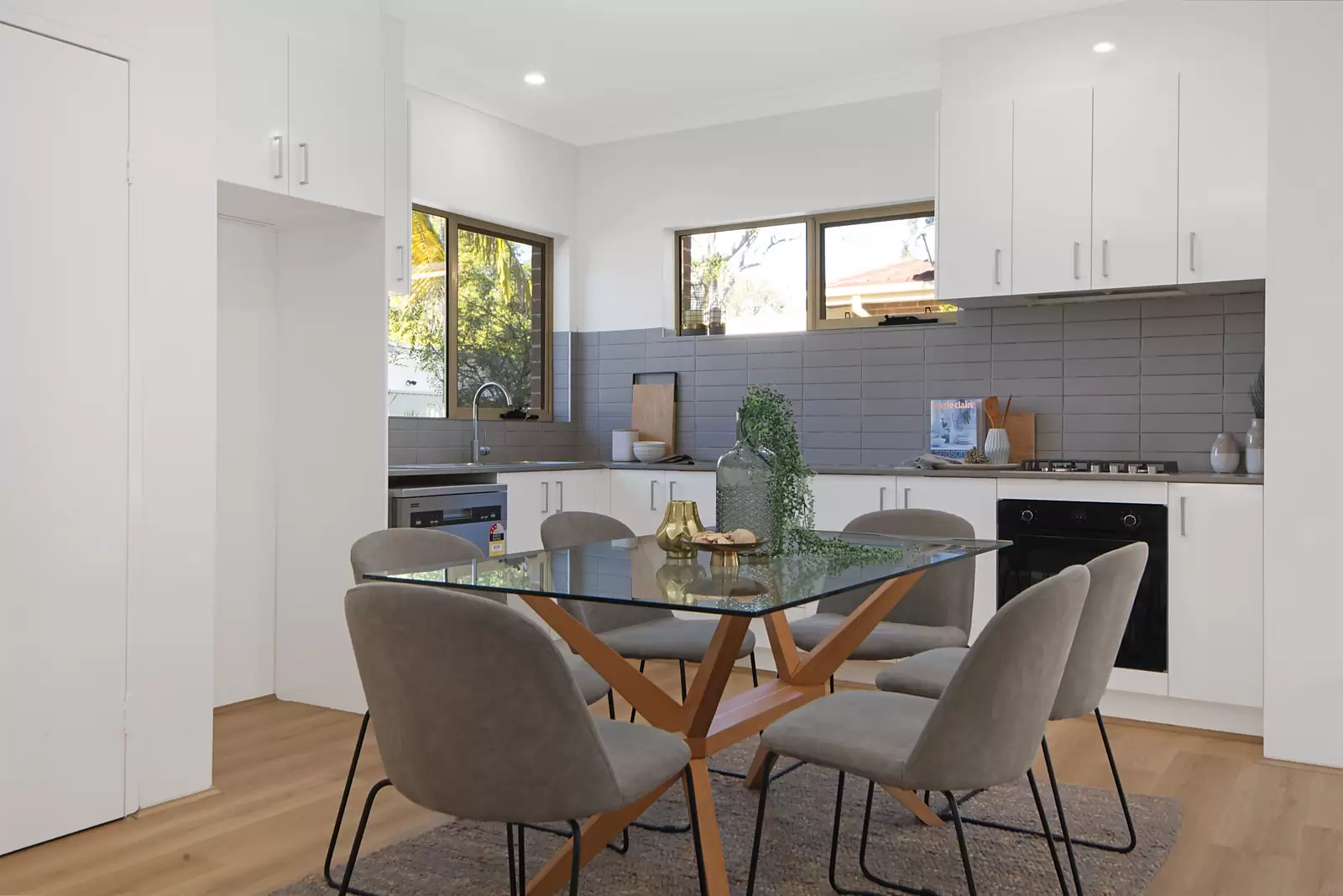 2/230 Kingsway, Caringbah South Sold by Sydney Sotheby's International Realty - image 4