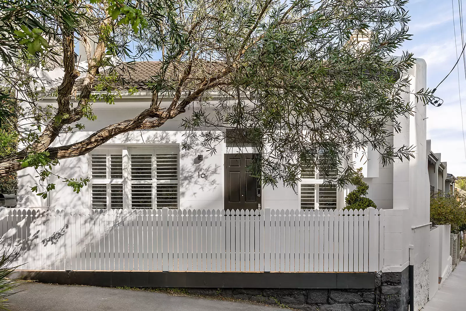 16 Trelawney Street, Woollahra Sold by Sydney Sotheby's International Realty - image 1