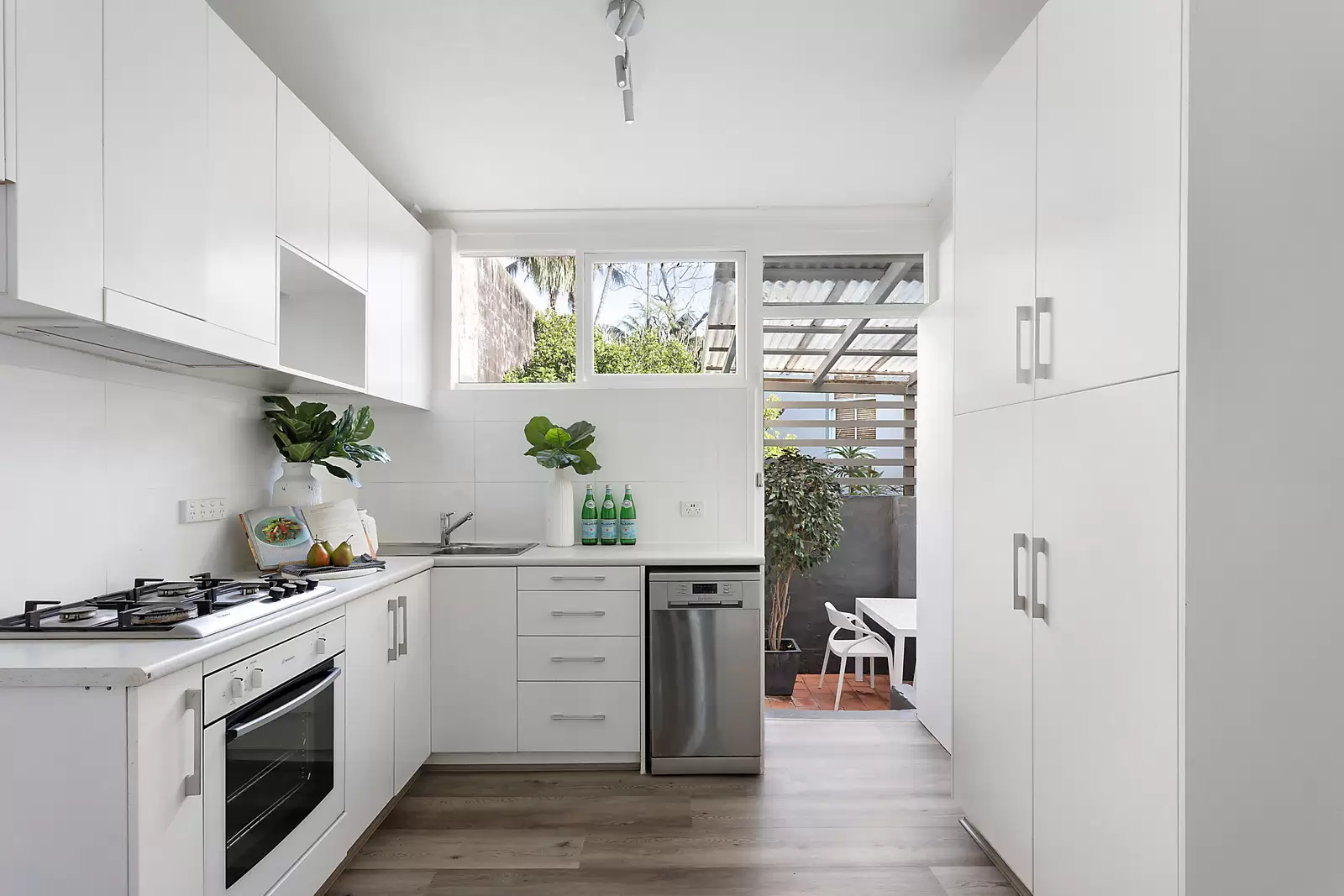 16 Trelawney Street, Woollahra Sold by Sydney Sotheby's International Realty - image 7